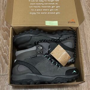 New! Women’s Pacific Mountain Boulder Mid Hiking Boot, gray/mint, 8